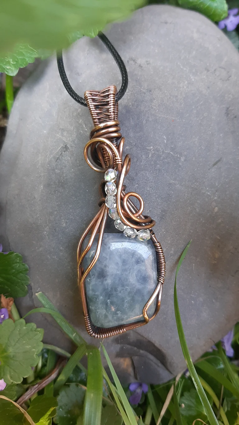 Fluorite pendant - Statemment peace